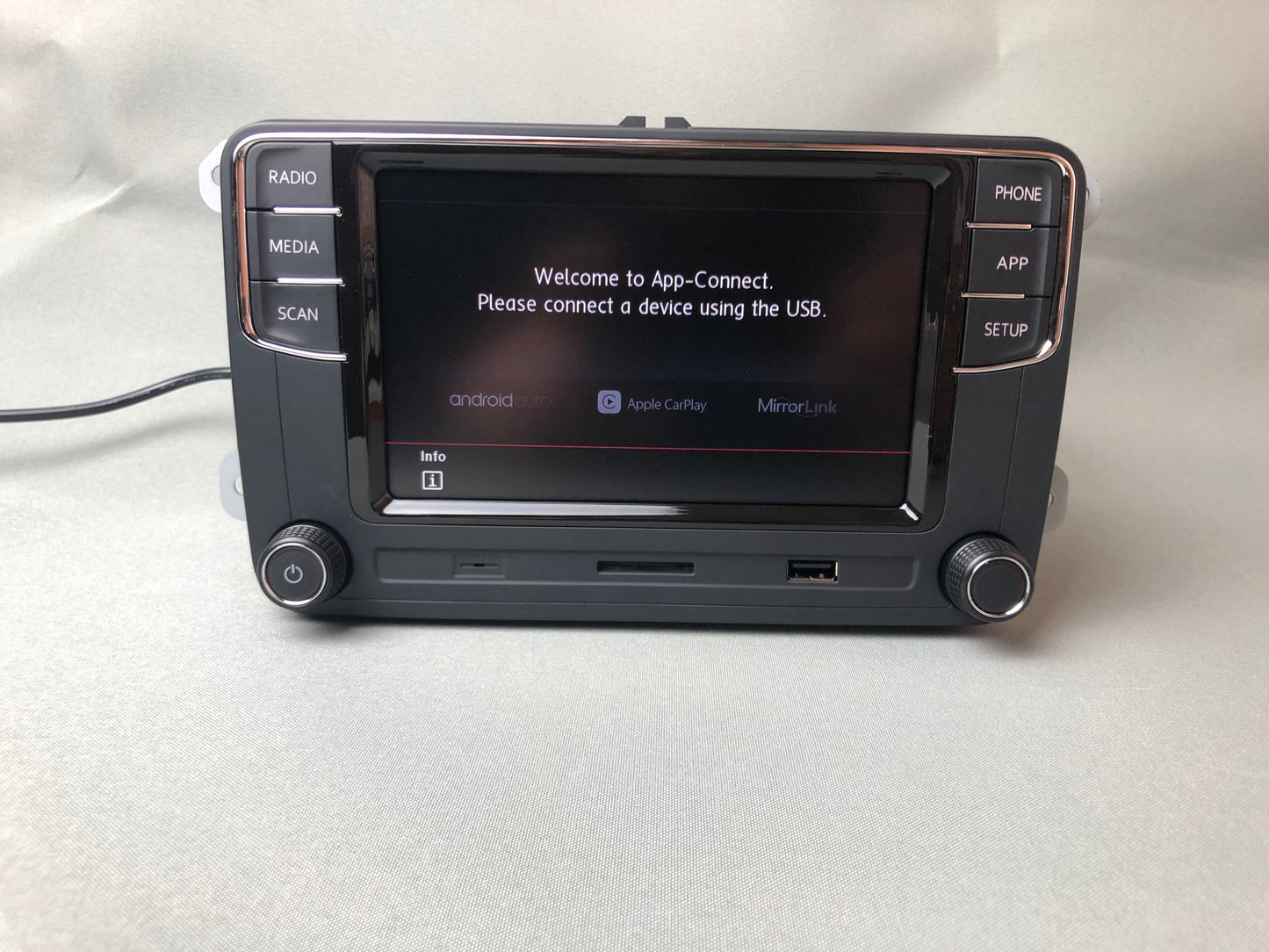 Volkswagen VW RCD 330G CarPlay et système de navigation de voiture Android GPS multimédia