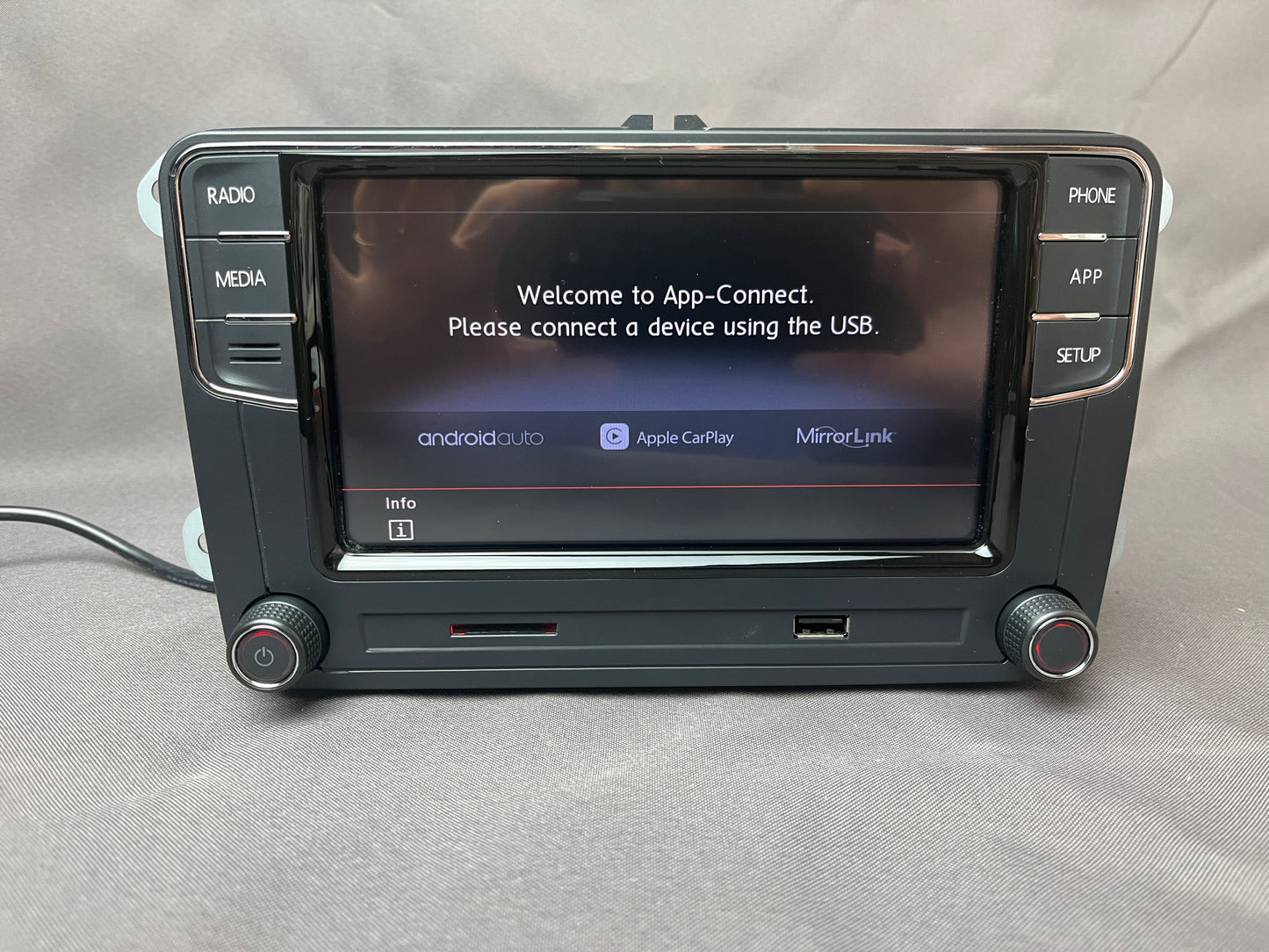 Volkswagen VW RCD 780 CarPlay and Android Car Navigation System Multimedia GPS