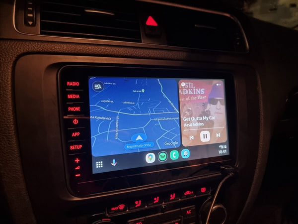 Customer photo: VW RCD 880 CarPlay radio