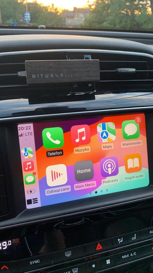 Customer photo: Jaguar XE / XF CarPlay box